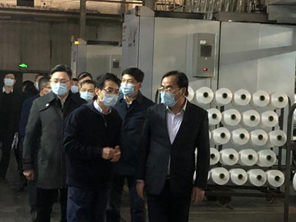 Shaoxingin kaupungin puoluekomitean sihteeri Ma Weiguang ja hänen puolueensa menivät AIA Polyester Companylle, ryhmän tytäryhtiölle, esittääkseen surunvalittelunsa Shaoxingiin jääneille työntekijöille